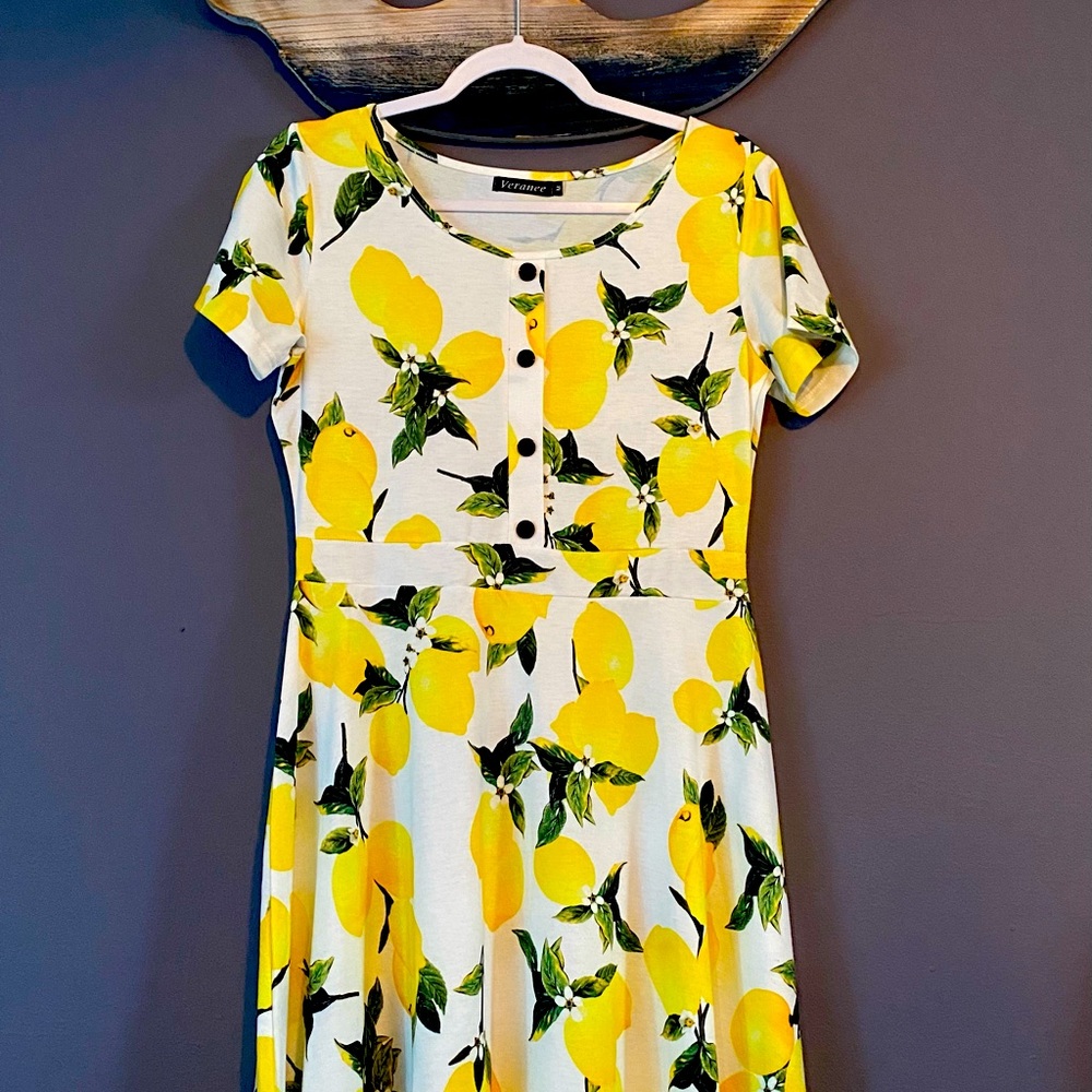 NWOT Medium midi pinup lemon dress. Super cute